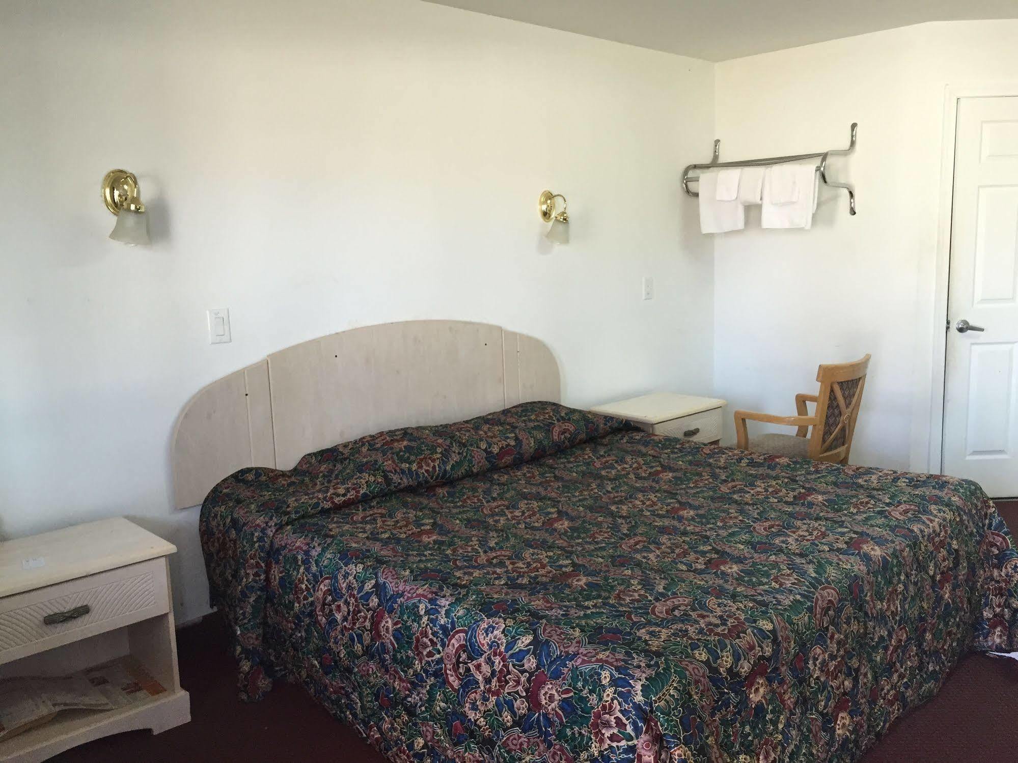 Mayfair Motel Cross Keys Exterior photo